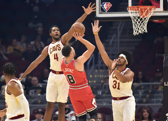 九游娱乐官网-公牛球星三分绝杀，全场观众热烈欢呼，人民历史.-九游娱乐官网