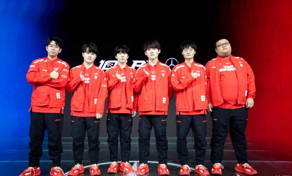 九游娱乐网页版-出色发挥首场状态出色，FPX观众沸腾！，Rookie重返赛场比赛高潮迭起-九游娱乐网页版